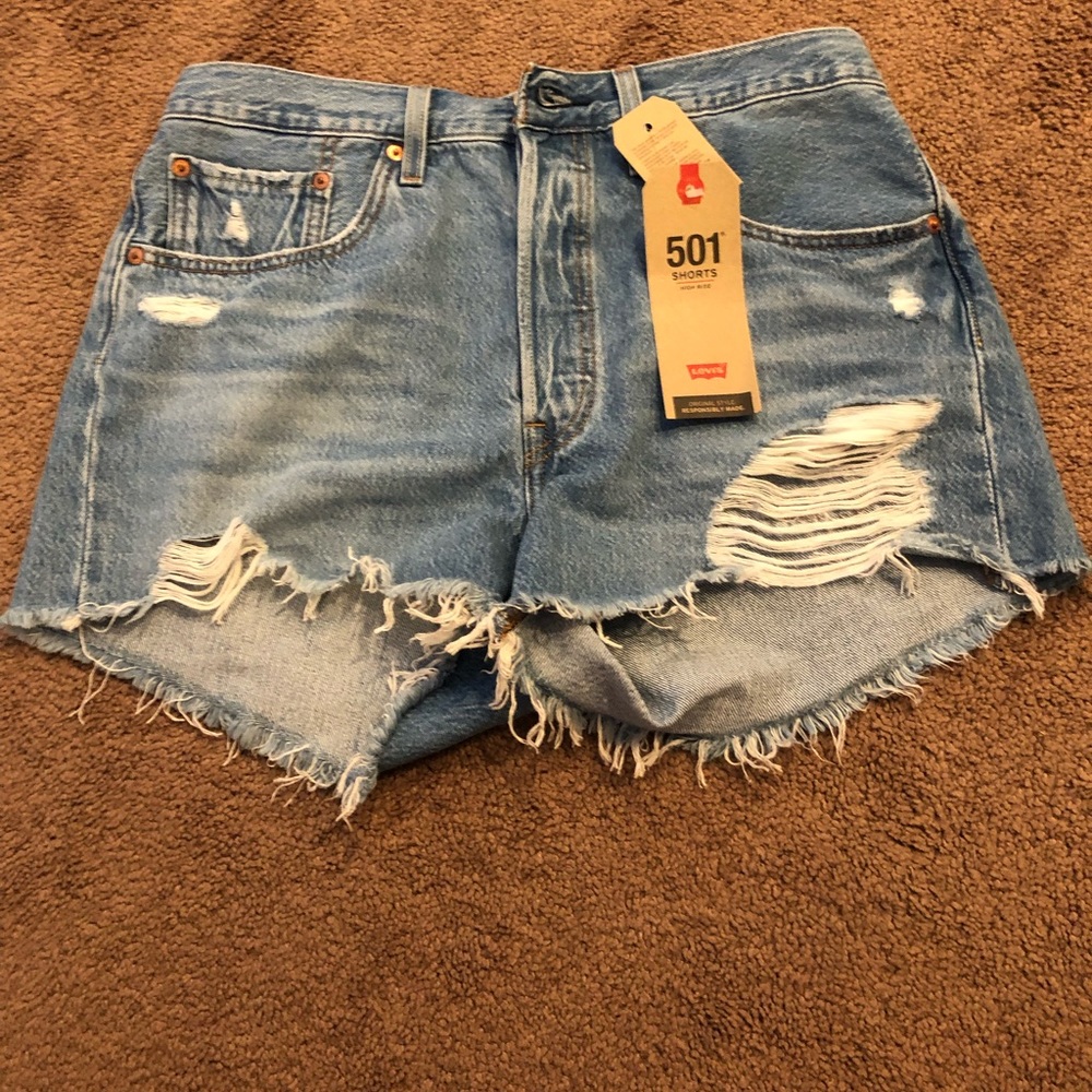 NWT - Levi 501 distressed shorts